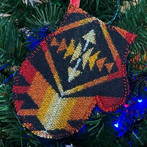 Ornement de Noël de mitaine / Porte-cartes-cadeaux / Porte-monnaie / Red Fire at Night Southwestern Handcrafted Pendleton Woolen Mill Fabric