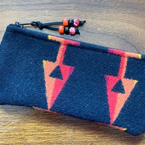 Custodia per occhiali in lana / Custodia per assorbenti / Custodia con cerniera Tessuto Pendleton Woolen Mills condensato geometrico nero e rosso artigianale