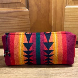 Bolsa de cosméticos / Bolsa de maquiagem / Bolsa com zíper Grande vermelho condensado listras sudoeste feito à mão Pendleton Woolen Mill tecido