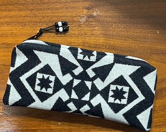Pochette XL / Borsa da viaggio in lana sfoderata, tessuto Pendleton Woolen Mill condensato, realizzato a mano, colore bianco e nero