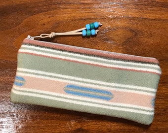 Estuche de lana para gafas / Estuche para tampones / Estuche con cremallera Rayas de sarape verde pastel Estilo suroeste Hecho a mano con lana de Woolen Mil