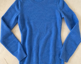Lightweight Merino Wool Sweater, Women’s Crewneck Wool Top, Fine Knit Pullover, 100% Natural Wool, Minimalist Winter Clothing