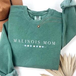 Malinois Mom Sweatshirt, Belgian Malinois Lover Gift, Maligator Mom Shirt, Belgian Malinois Sweatshirt, Minimalist Dog Mom Sweatshirt