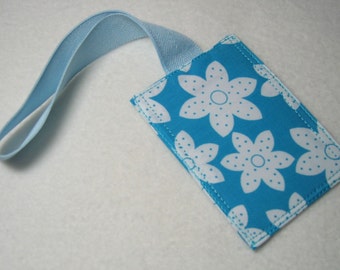 Blue flower luggage tag - blue background