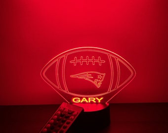 Luz nocturna LED para decoración de habitación de fanático de jugadores de equipos deportivos de fútbol. Incluye cable de base y control remoto. Regalo GRATIS personalizado, cumpleaños, Navidad