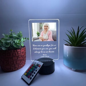Benutzerdefinierte personalisierte Foto-LED-Holzstand-Raum-Nachtlicht-Tischlampe im liebevollen Speicher Beileid-Erinnerung-Verlust-Sympathie-Denkmalgeschenk