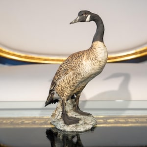 Tay Porcelain Goose Figurine, 27x14 cm, Luxury Italian Collectible