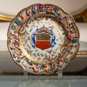 Capodimonte Porcelain Relief Plate, 20 cm Diameter, Decorative Italian Art
