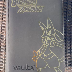 Crown Zenith Lucario Vault X-pärm | Pokémon-kortpärm | Fickalbum med 4, 9 och 12 fickor | Förvaringsmapp för TCG | Present till samlare