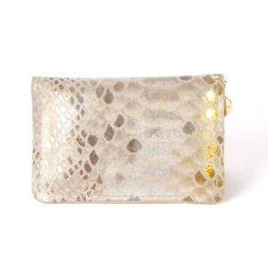 Cartera de piel metalizada