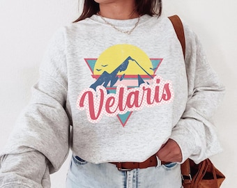 Sweter retro Velaris, bluza ACOTAR, gadżety ACOTAR, bluza ACOMAF, gadżety książkowe, Sarah j maas, okrągły dekolt Velaris