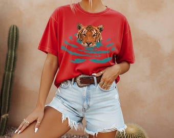 Vintage Tiger Graphic Tee, 90s Animal Gift for Tiger Lover Wild Cat Shirt Retro y2k Shirt Tiger Graphic Tee Women Animal Lover Shirt
