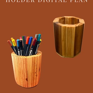 Könnte beinhalten: DIY OCTAGON PENCIL HOLDER DIGITAL PLAN. Zwei achteckige Stiftehalter aus Holz sind vor einem braunen Hintergrund abgebildet. Einer ist mit bunten Stiften und Markern gefüllt, der andere ist leer. 86 CUSTOM STUDIO | DIGITAL PLANS BY BARBRA BROWN.
