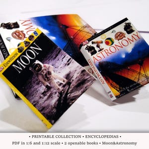 Puede incluir: Dos libros en miniatura, uno titulado "Moon" y el otro "Astronomy", con cubiertas amarillas y rojas. Los libros forman parte de una colección de enciclopedias imprimibles.