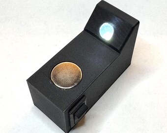 Magnetic Spotlight for Hex Card Display Shelf – LED Light Accessory – 9V Battery Powered
