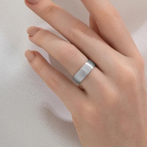 7 mm イエロー ゴールド 結婚指輪 • ドーム • マット • 10k、14k