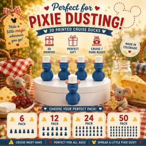 Può includere: Cinque paperelle blu stampate in 3D con cilindri bianchi e orecchie rosa disposte su una piattaforma circolare bianca. L'immagine include testo come Perfect for PIXIE DUSTING, 3D PRINTED CRUISE DUCKS e opzioni di pacchetti da 6 a 50.