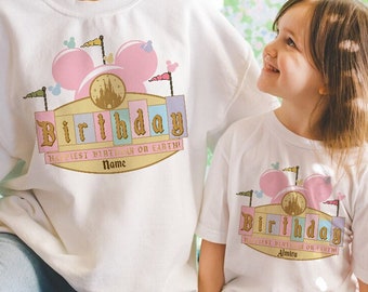 パーソナライズされたディズニーの誕生日シャツ、地球上で最も幸せな誕生日 WDW ディズニーランド ファミリー バースデー パーティー、カスタム誕生日男の子女の子シャツ
