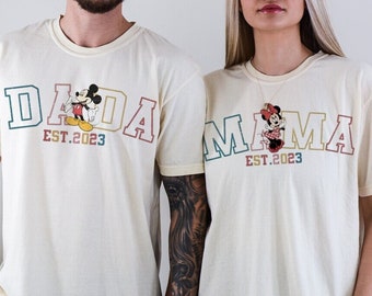 Micky Minnie Disney Mama Dada Est 202? Shirt, Retro New Mom / Dad Schwangerschaftsankündigung, Disney Mutter und Vatertag Custom Mickey Shirt