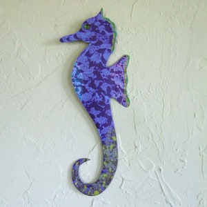 Seepferdchen Kunst Ocean Dekor Metall Wand Skulptur lila Upcycled Metal Terrasse Kunst Marine Strand Haus Küsten Badezimmer Kunst 5 x 12 cm so bereit zu versenden