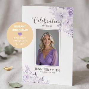 Puede incluir: Una plantilla de programa funerario con fondo blanco e ilustraciones florales de color morado claro. El texto dice Celebrating the life of, JENNIFER SMITH, y 06.12.1949 - 15.06.2025. Un marco rectangular central muestra la foto de una persona.