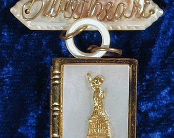 Old 1940s WW II SWEETHEART Locket Pin Statue of Liberty Unused in Box