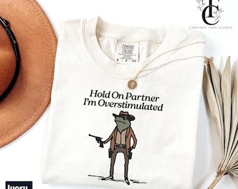 Comfort Colors Hold On I'm Overstimulated Shirt, Western Frog T-Shirt, Funny Meme Shirt, Cute Animal Shirts, Trendy Shirts, Funny Frog Shirt
