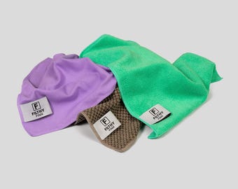 Nettoyez votre loi comprend trois chiffons de nettoyage en microfibres. Pure saleté, In The Buff et Down & Dirty. Pour tous vos besoins de nettoyage.