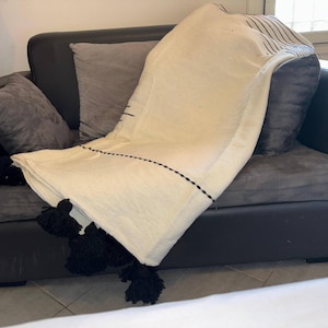 Moroccan Blanket,Moroccan Pompom Blanket, Berber Moroccan Tassel Blanket, Pom Poms, Boho Blanket,Bed Cover, berber tassel blanket.