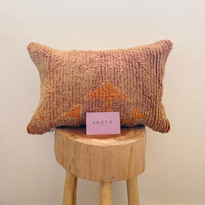 Schönes marokkanisches Kissen, Kilim Kissenbezug, Bankkissen, zeitgenössisches Kissen, Aztekenkissen, umweltfreundlich, Innenkissen