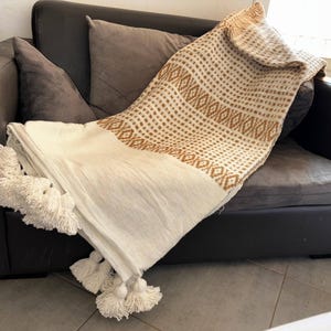 Moroccan Blanket,Moroccan Throw Blanket, Pompoms, Boho Blanket,Bed Cover, white and biege blanket,Moroccan Pompom Blanket, Berber design