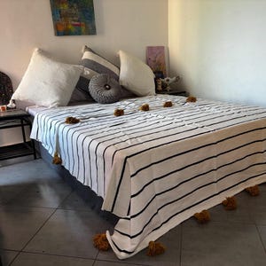 Moroccan Pompom Blanket,Moroccan white Blanket,Moroccan Throw Blanket, Pom Poms, Boho Blanket,Bed Cover