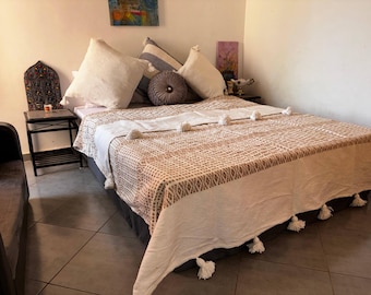 Moroccan pom pom throw blanket,bohemian decor bedcover, blanket sofa, pom pom blanket, Throw Blanket With Tassels, berber blanket