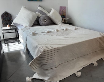 Moroccan Pompom Blanket,Moroccan white Blanket,Moroccan Throw Blanket, Pom Poms, Boho Blanket,Bed Cover,berber blanket, embroded blanket.