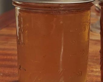 Homemade Apple Jelly, Farm-fresh and all Natural, 8oz, 1/2 Pint