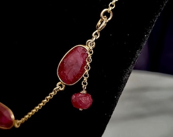 Collar de cadena con rubíes, oro y plata de 14 quilates