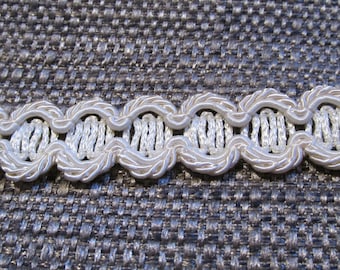 Scalloped Ivory Scroll Braid Trim Off White Fancy Gimp Vintage 1970s Trimtex Edging Textured Sewing Trim Guimpe  26.5 Yards x .75" Wide
