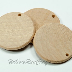 25 Pack 1 inch Wood Circle Disc with 1 Hole Drilled (23-20-151)