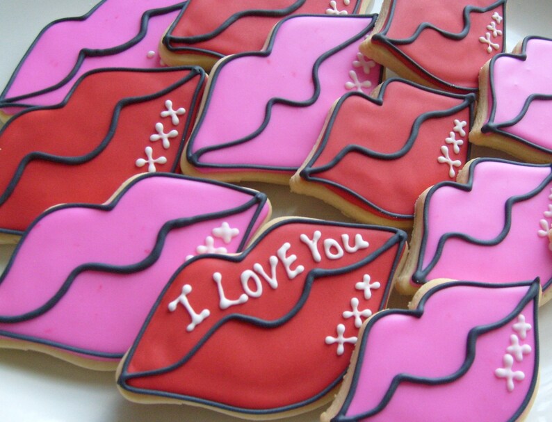 SMOOCHES Lip Decorated Cookie Favors 1 Dozen image 2