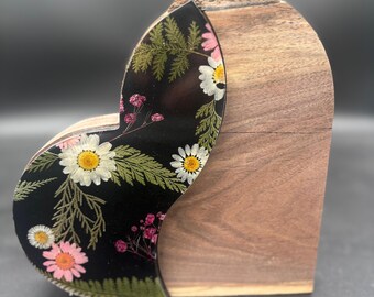 Handmade Walnut Wood & Dried Flowers Resin Heart — One-of-a-Kind Nature Floral Art
