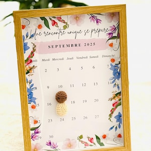 Cadre Annonce de Grossesse -Calendrier, bébé en Crochet "Un moment unique se prépare", Cadeau Original Future Maman Annonce Grossesse Unique