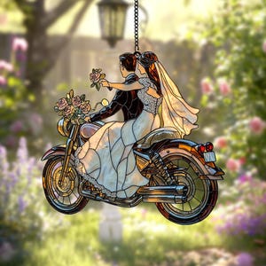 Romantische Biker Hochzeit Glasmalerei Suncatcher - Acryl Fenster mit Braut und Bräutigam auf dem Motorrad, Einzigartiges Paar Geschenk