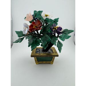 Escultura de flor de piedra tallada de árbol bonsái de jade chino antiguo en maceta de metal dorado
