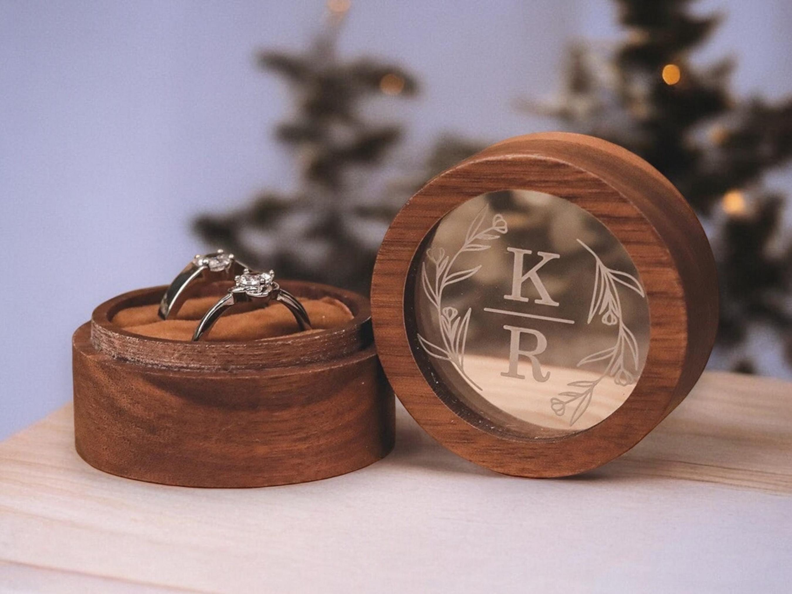 Porta argollas vintage en madera