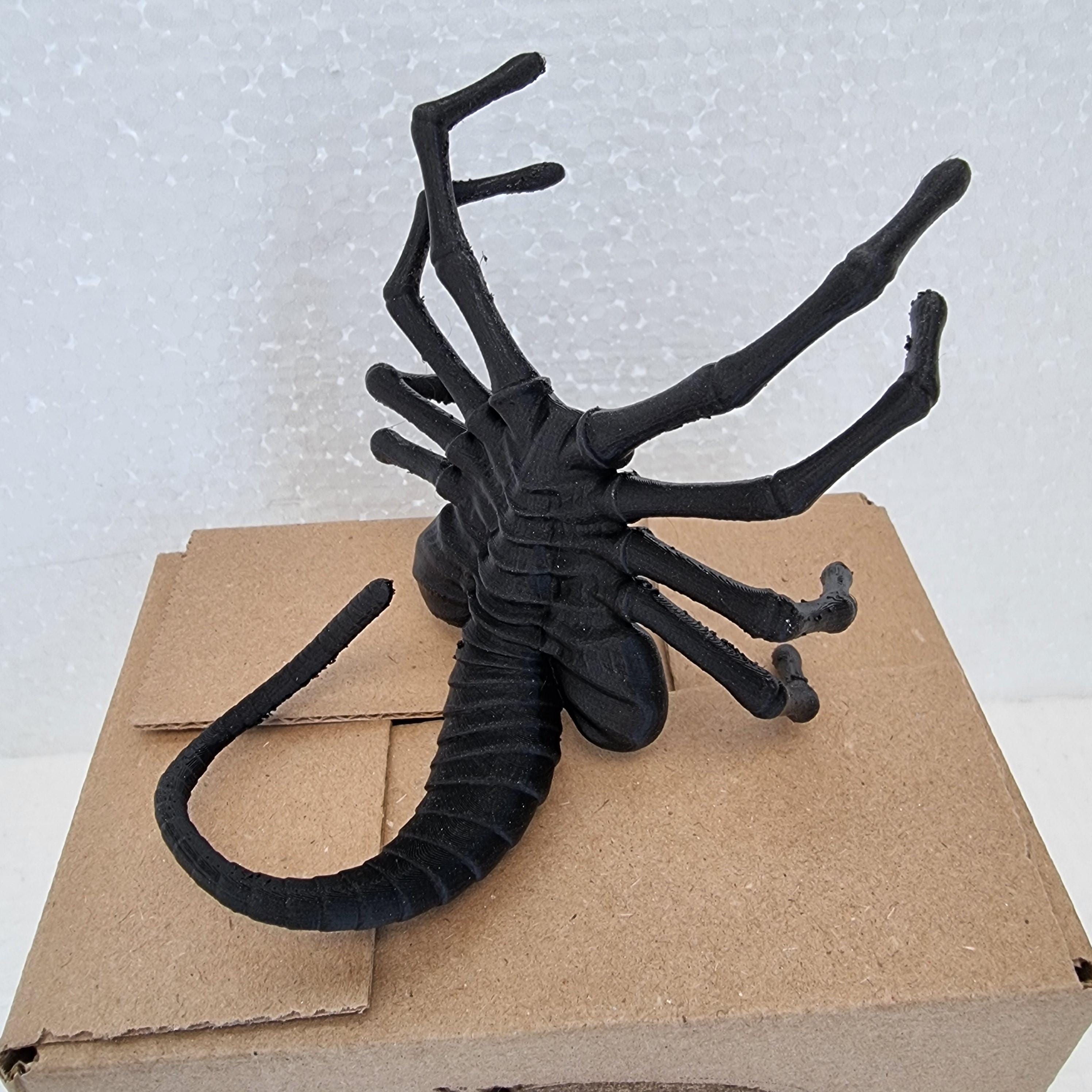 Facehugger Alien 3D Printed phone stand gift box set personalised - Thumbnail 7