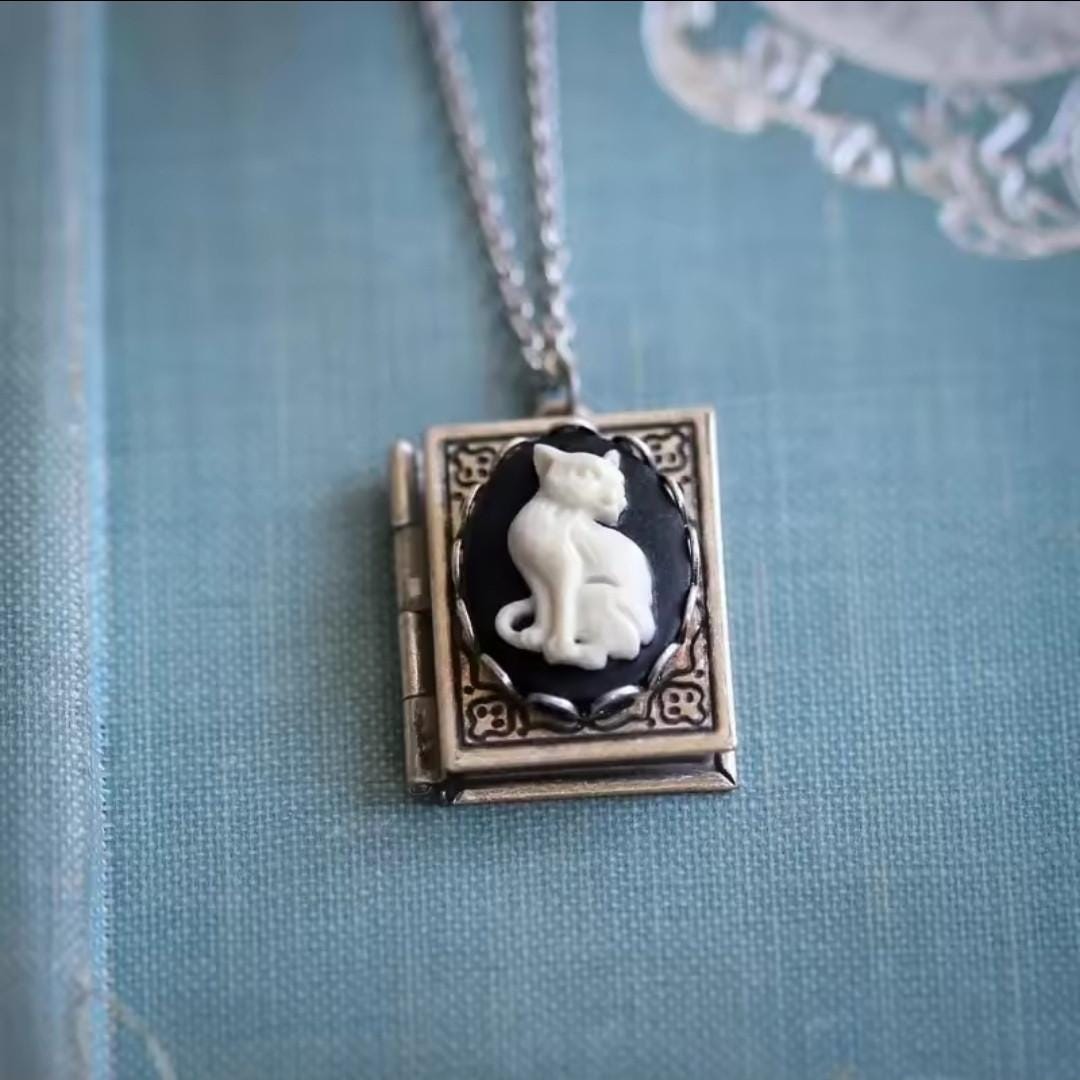 Gothic cat cameo pendant personalised gift box set - Thumbnail 7
