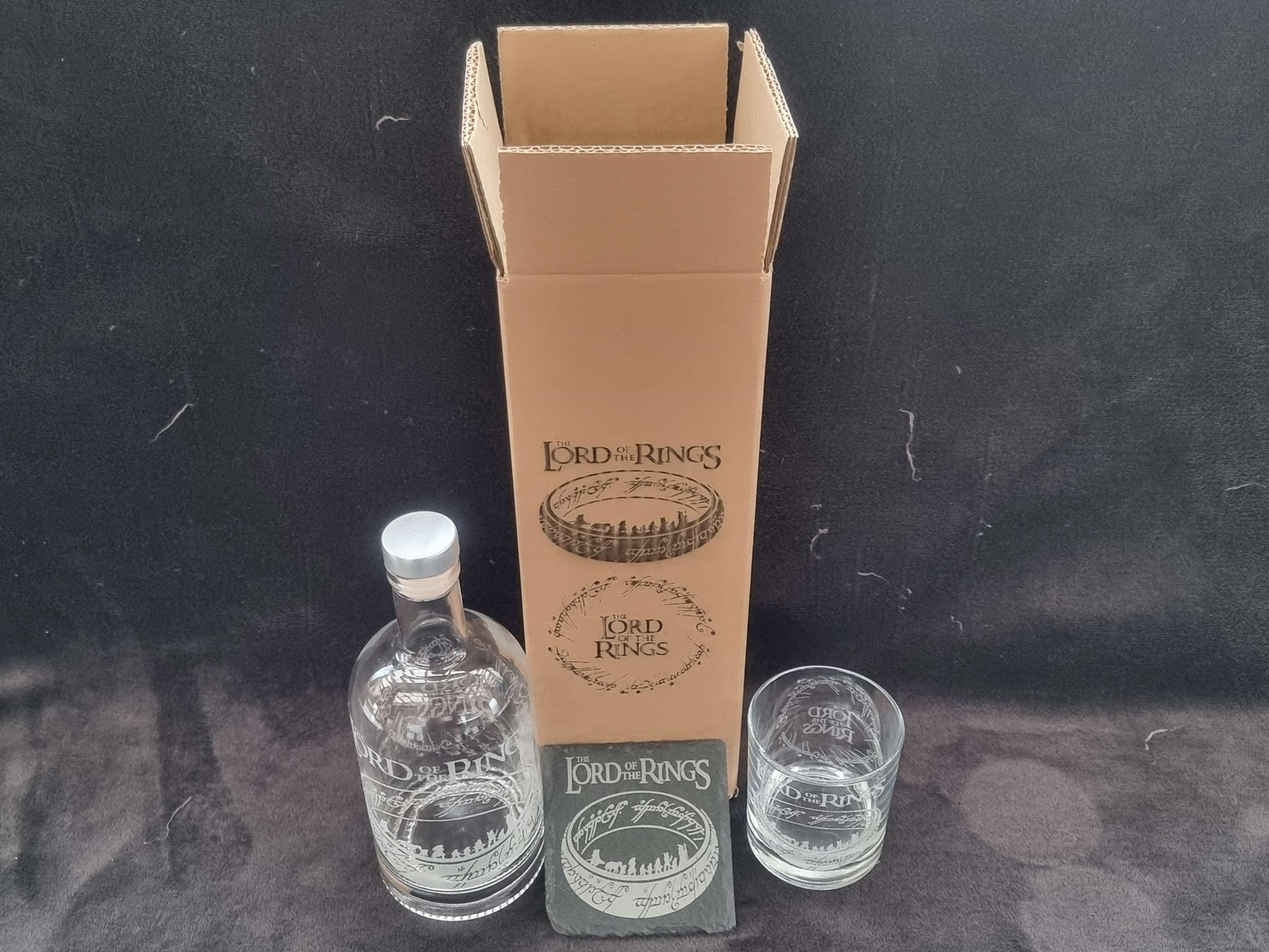 Lord of the Rings decanter box set can be personalised - Thumbnail 2