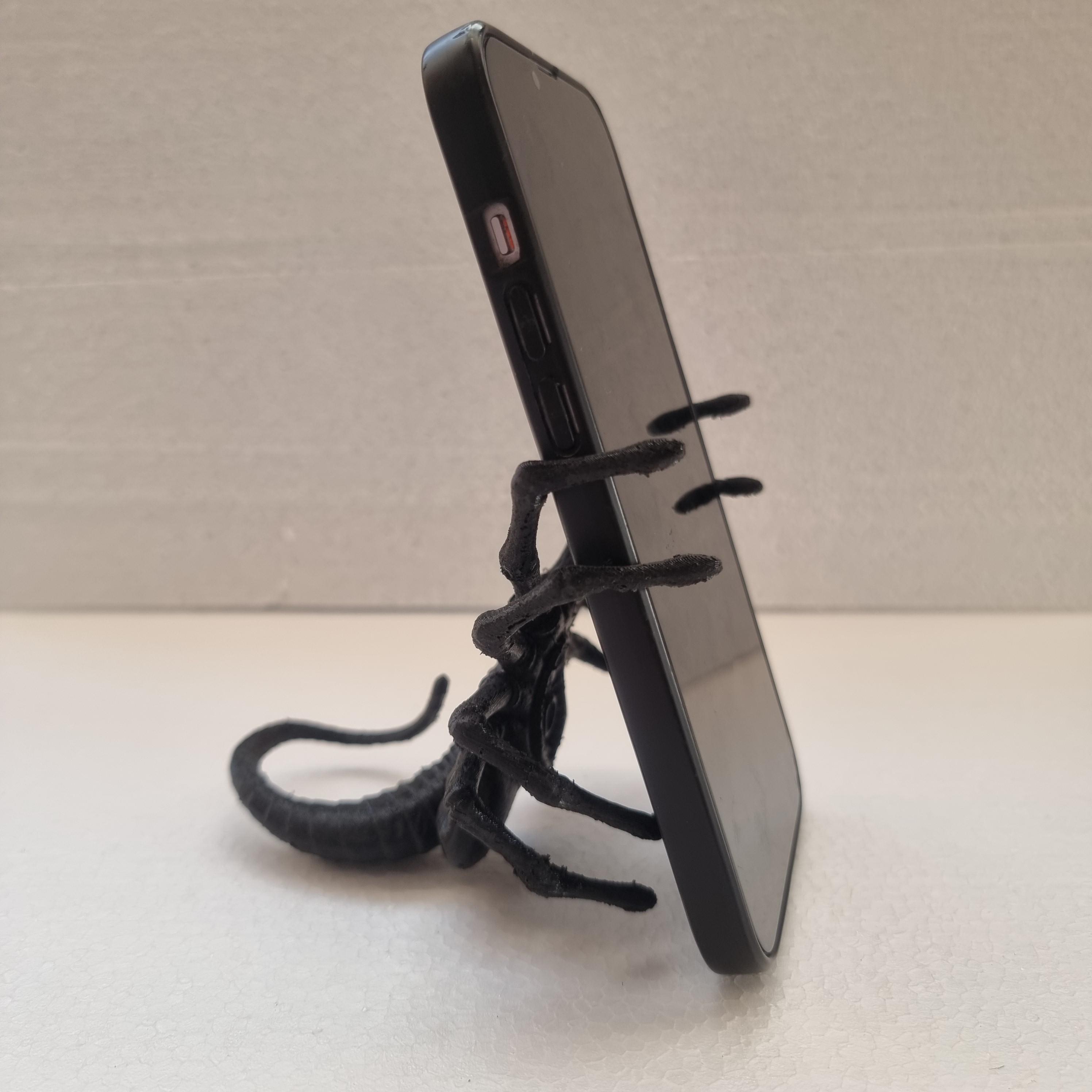 Facehugger Alien 3D Printed phone stand gift box set personalised - Thumbnail 4