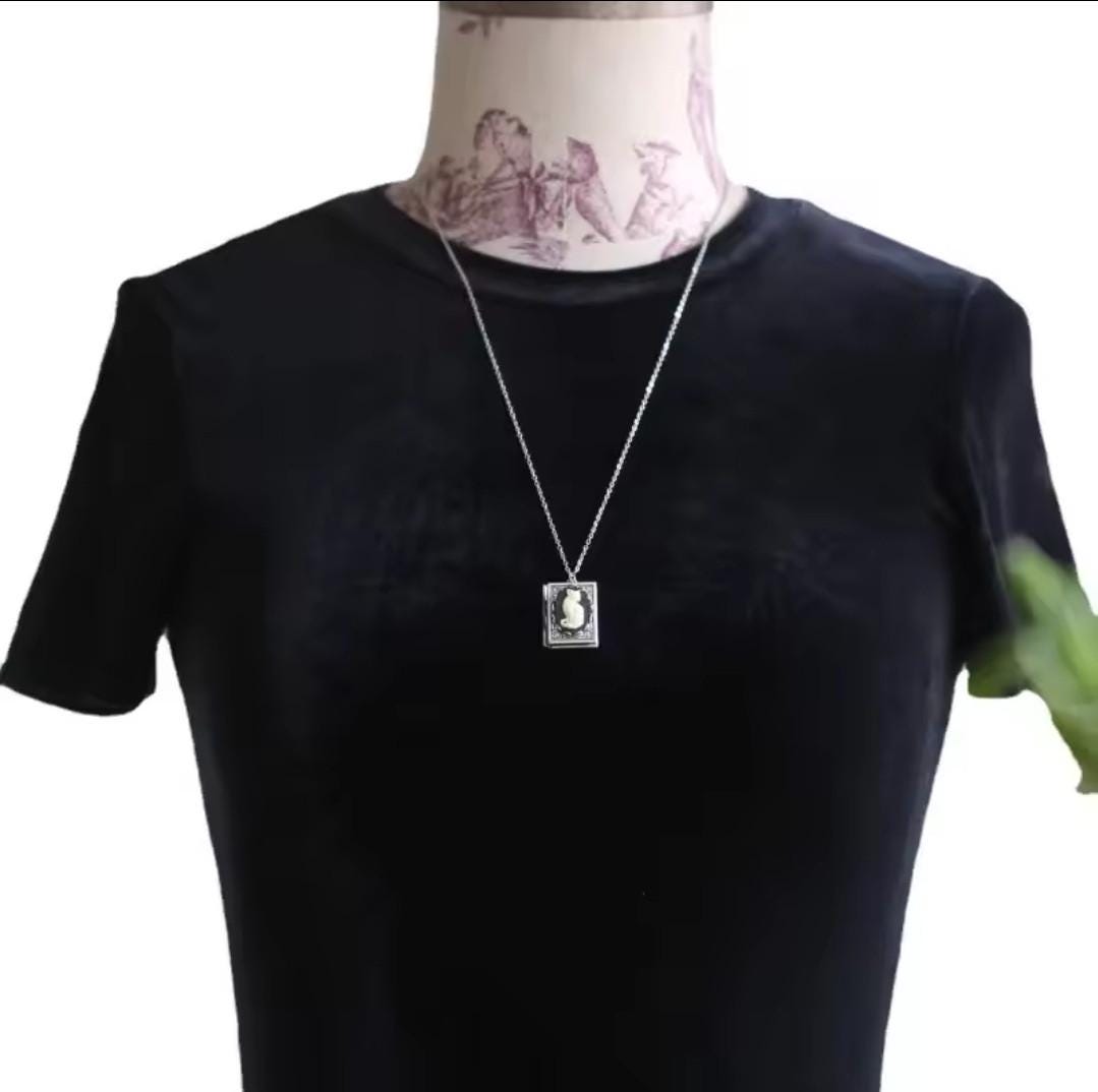 Gothic cat cameo pendant personalised gift box set - Thumbnail 6