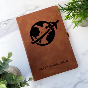 Diario de cuero para piloto de avión / Regalo para piloto de avión Regalo diario de cuero personalizado / Regalos de viaje Diario de cuero / Cuaderno de bitácora de piloto